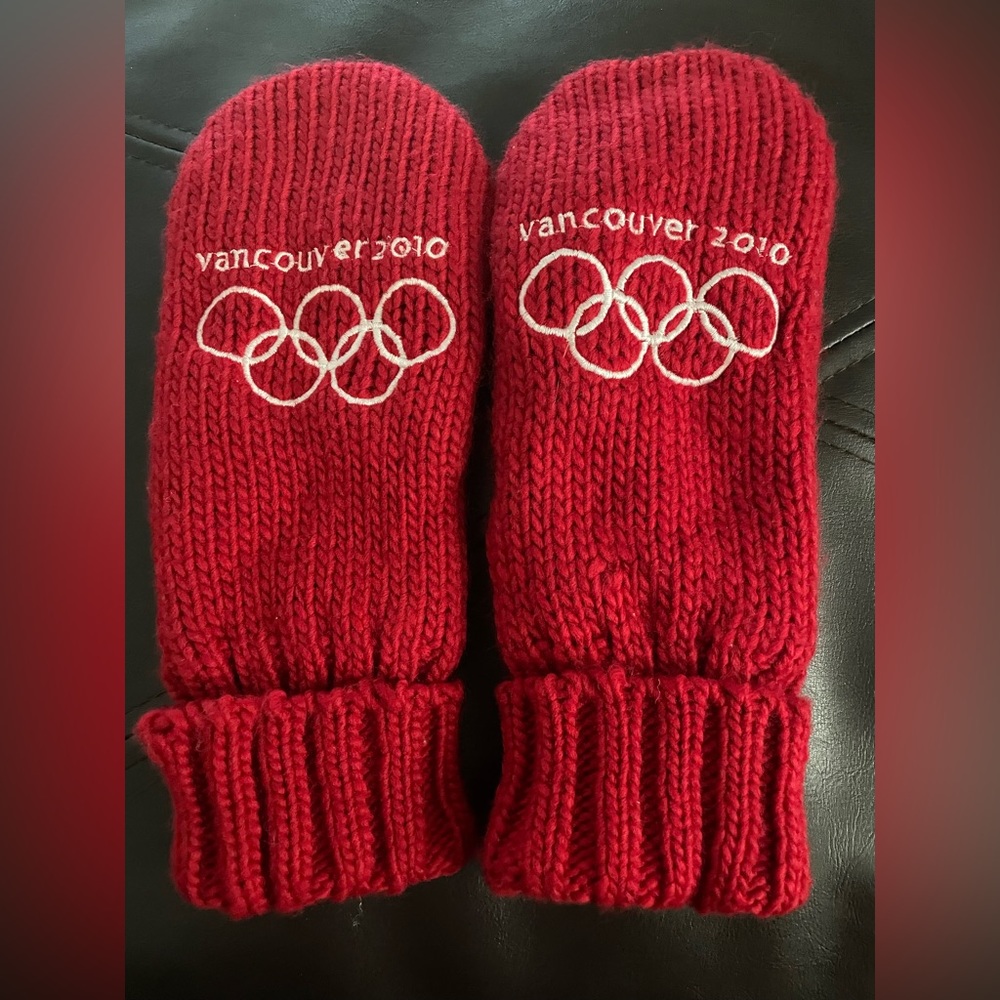 Vancouver 2010 Winter Olympics Glove Mittens Red White Embroidered Maple Leaf